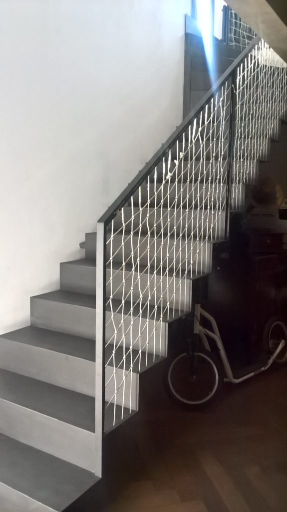 Schodiště s jedním nosníkem Café TERRONSKÁ